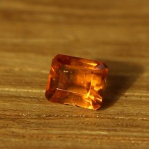 Granate Mandarín Corte Esmeralda