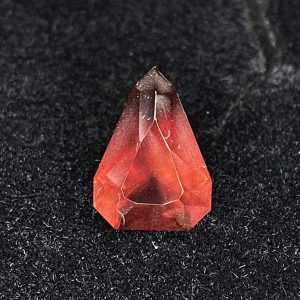 Zafiro Honey Red 3,20 cts Umba – Loupe Clean no heat.