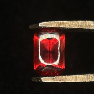 Granate Rodolita Nairobi 1,6cts Cabuchon Princess Emerald